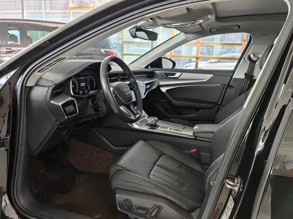 Audi A6L 2022 из CN, фото 4