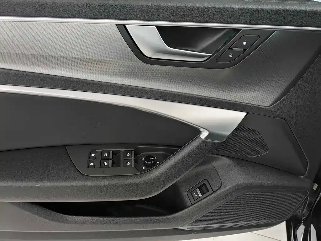 Audi A6L 2022 из CN, фото 5