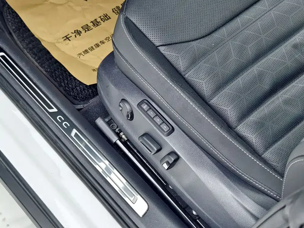 Volkswagen CC 2023 из CN, фото 10