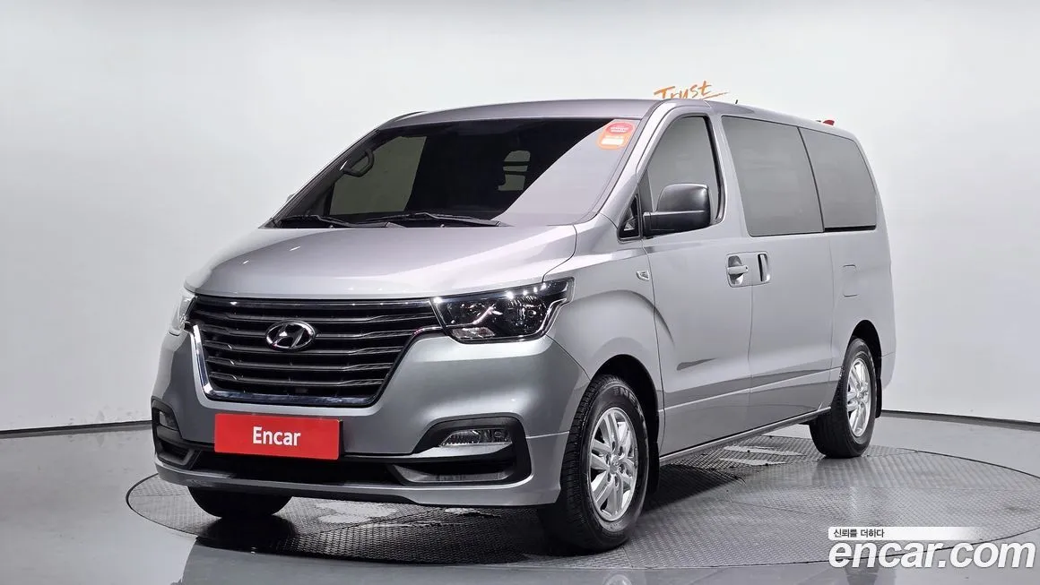 Hyundai Starex — фото 1