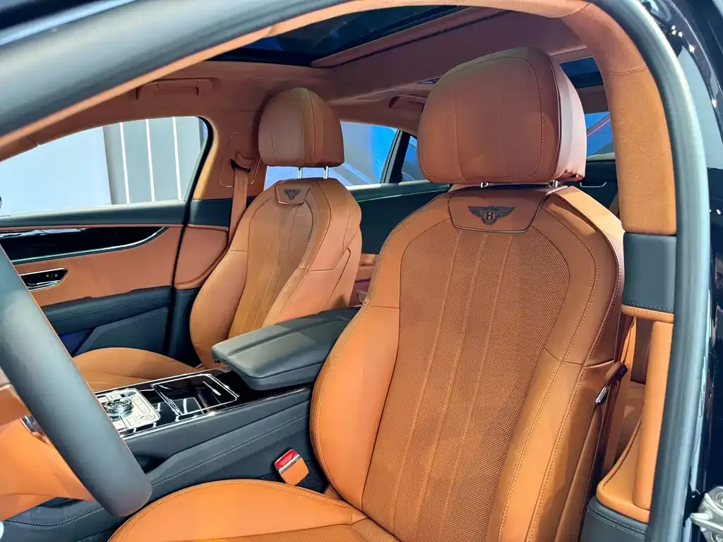 Bentley Flying Spur 2023 из CN, фото 6
