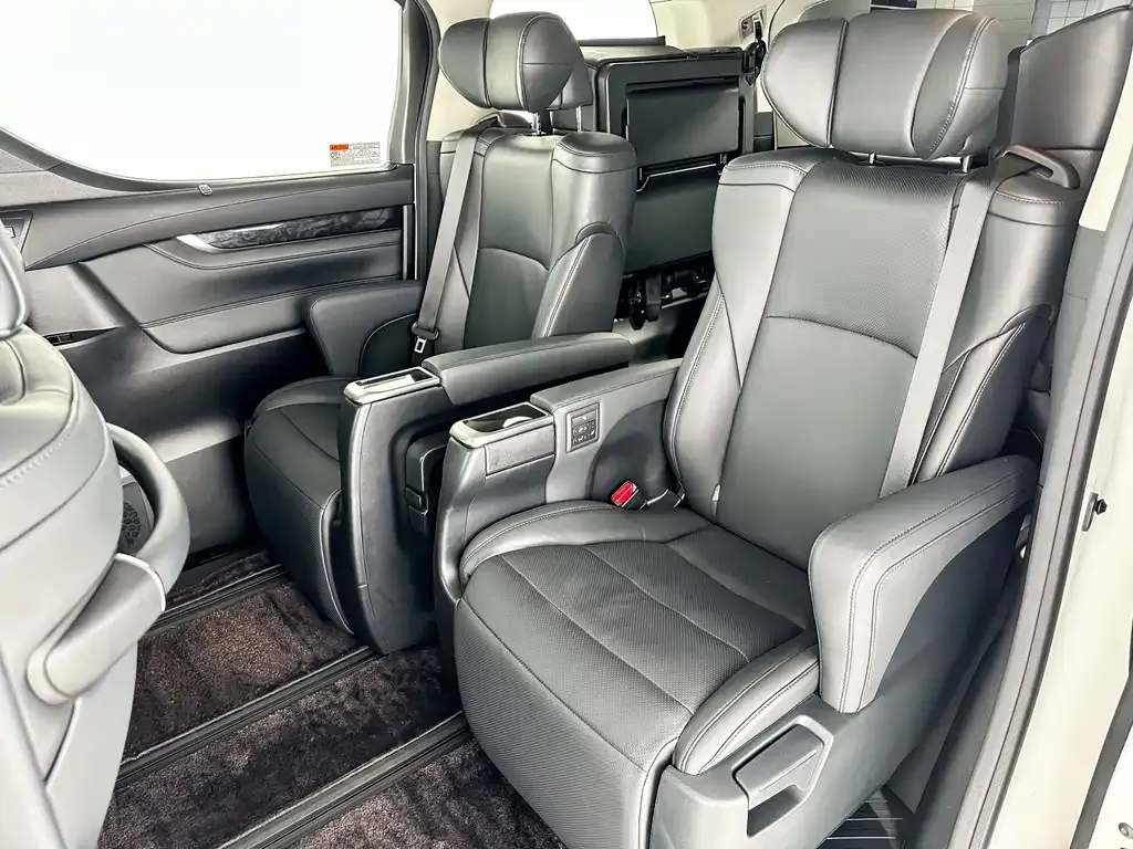 Toyota Vellfire 2021 из CN, фото 5