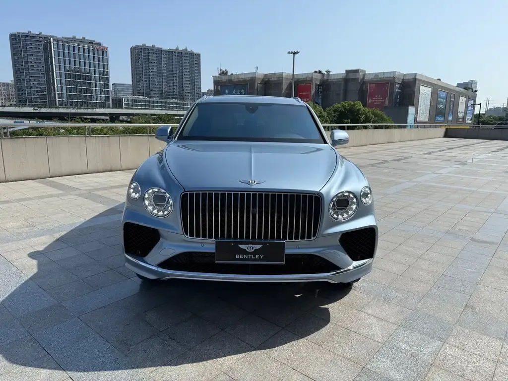 Bentley Bentayga 2023 из CN, фото 2