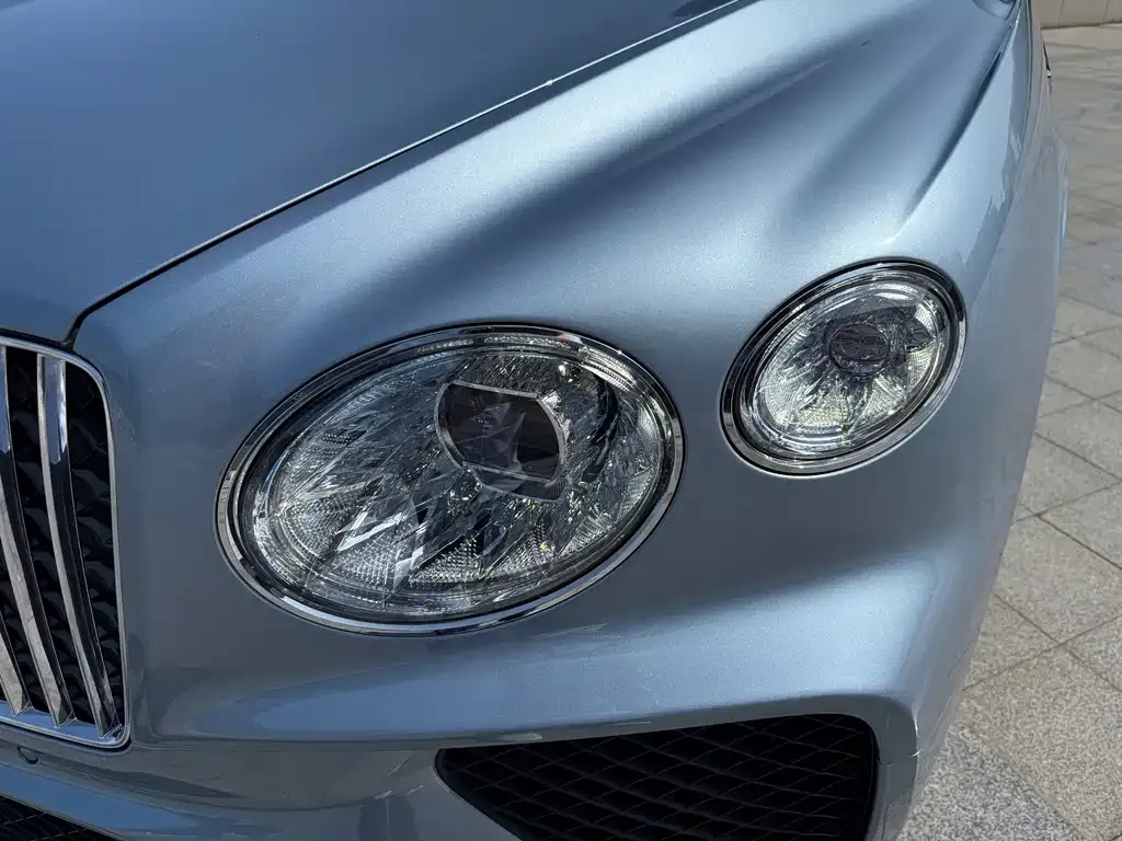 Bentley Bentayga 2023 из CN, фото 3