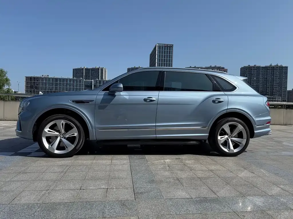 Bentley Bentayga 2023 из CN, фото 5