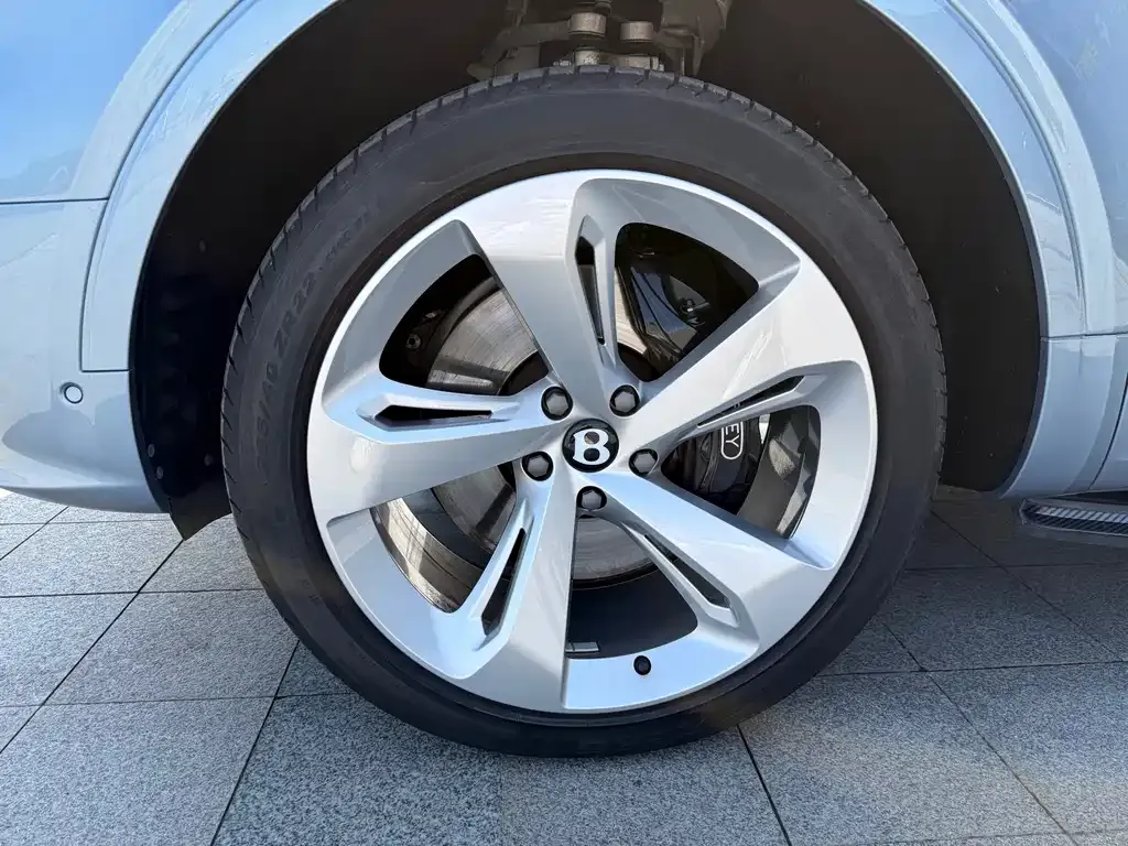 Bentley Bentayga 2023 из CN, фото 6