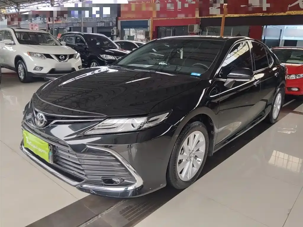 Toyota Camry — фото 2