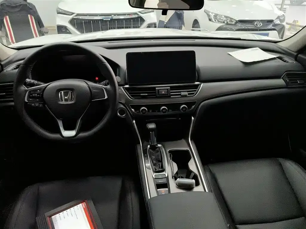 Honda Accord — фото 10