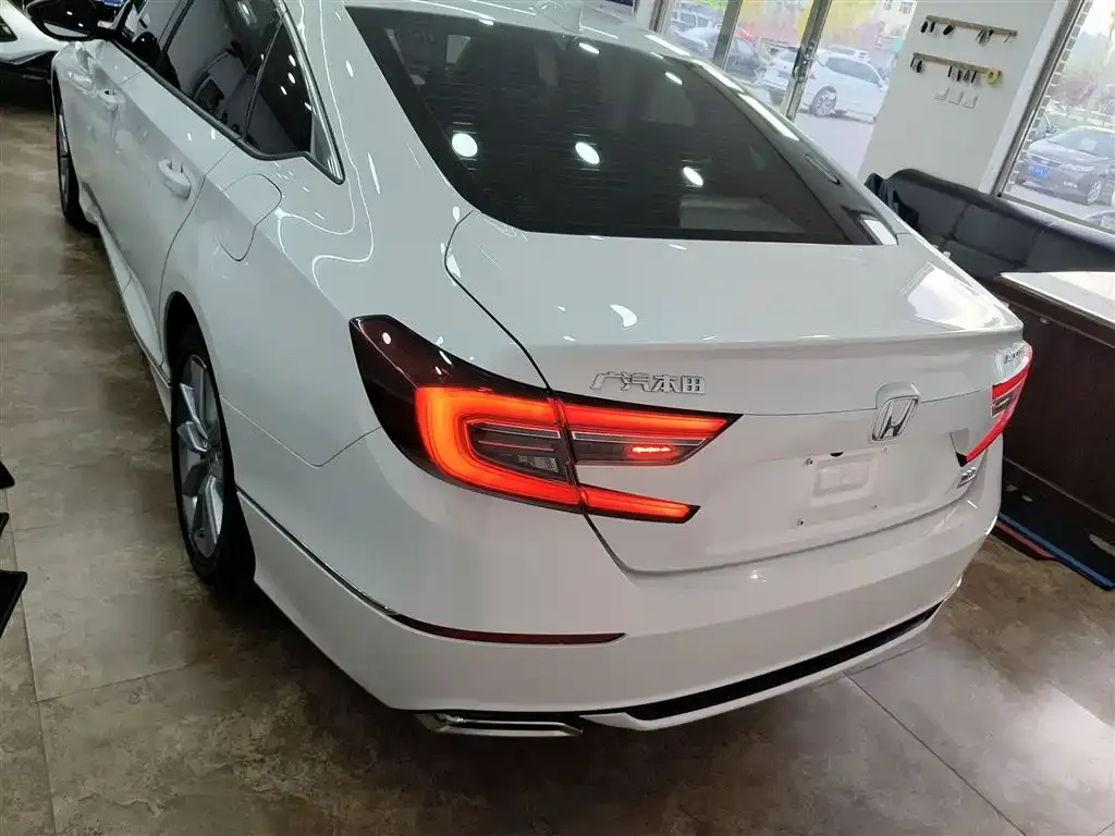 Honda Accord — фото 6