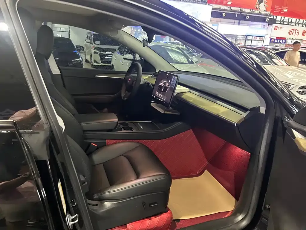 Tesla Model Y — фото 9
