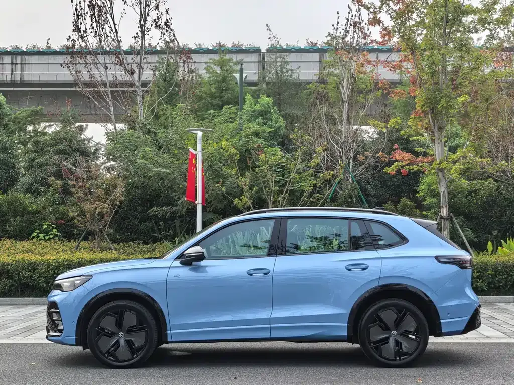 Volkswagen Tiguan L — фото 7