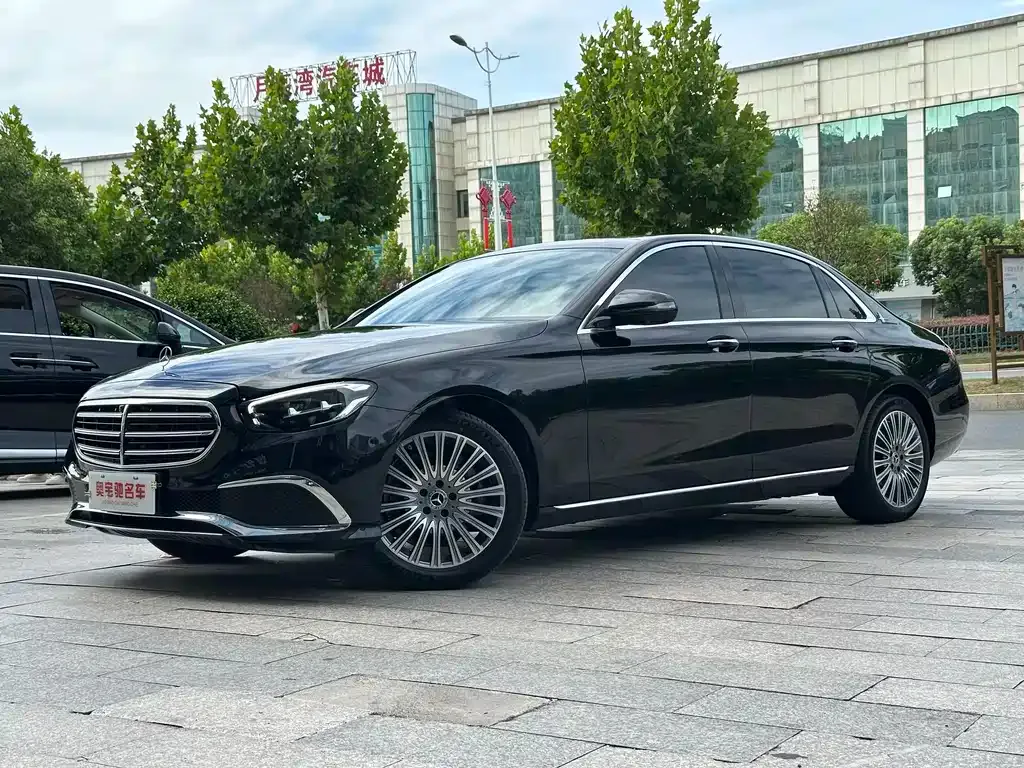 Mercedes-Benz E-Class — фото 1