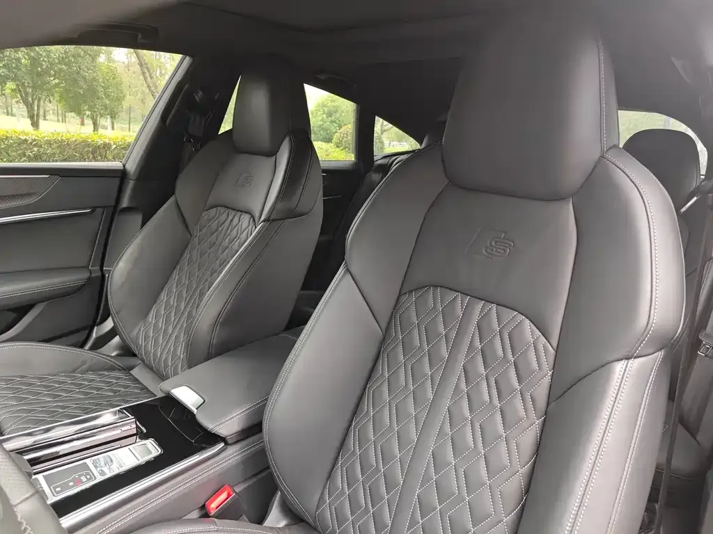 Audi A7 2023 из CN, фото 8