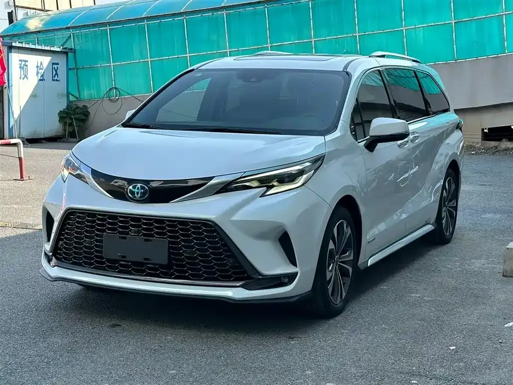 Toyota Granvia 2023 из CN, фото 2