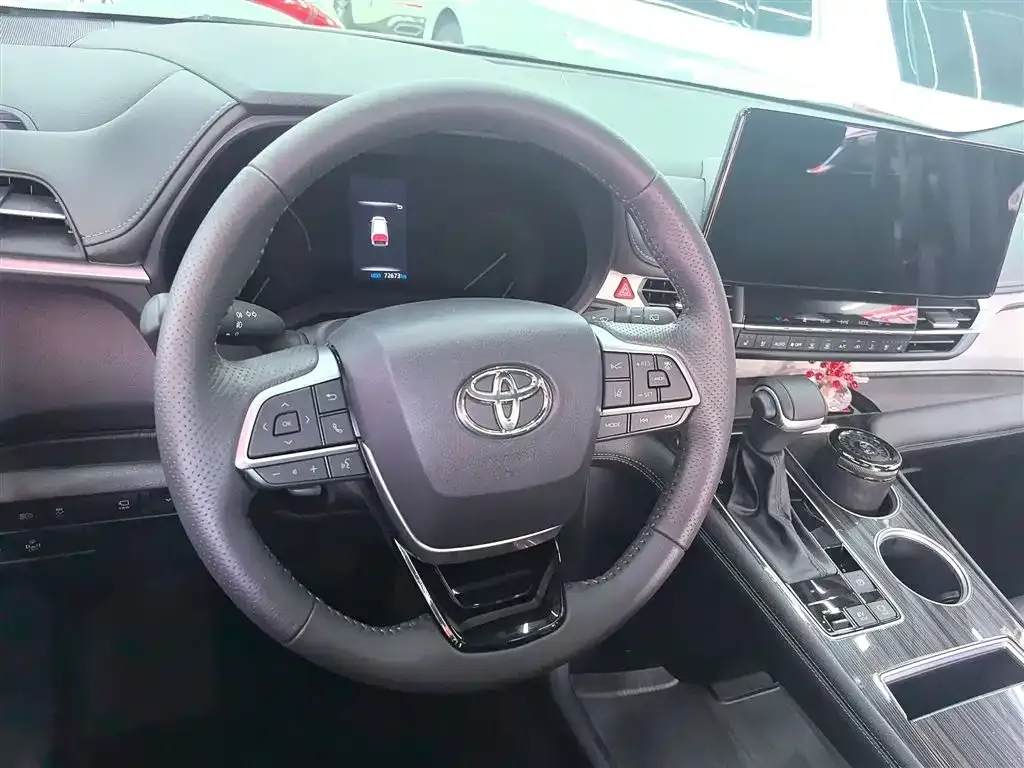 Toyota Granvia 2023 из CN, фото 4
