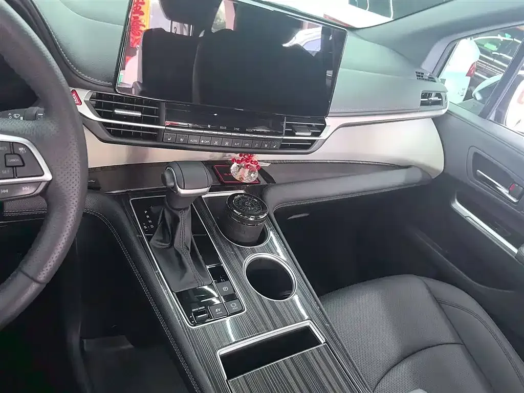 Toyota Granvia 2023 из CN, фото 6
