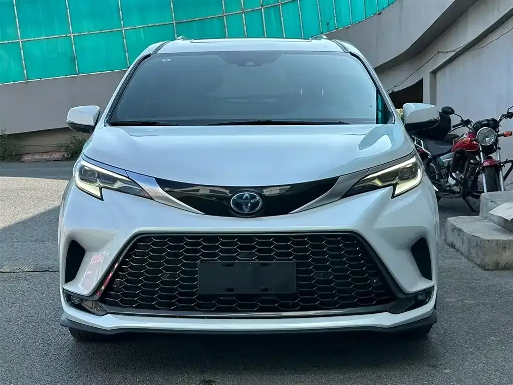 Toyota Granvia 2023 из CN, фото 7