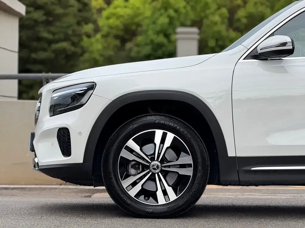 Mercedes-Benz GLB — фото 8