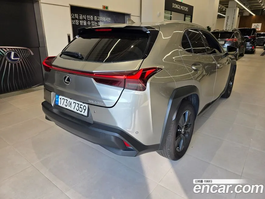 Lexus UX — фото 2