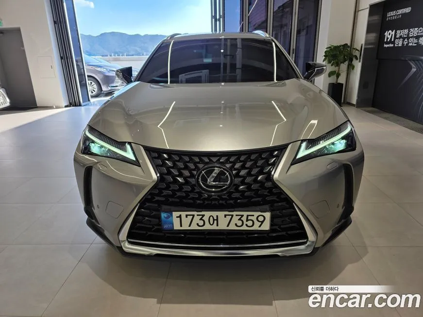 Lexus UX — фото 3