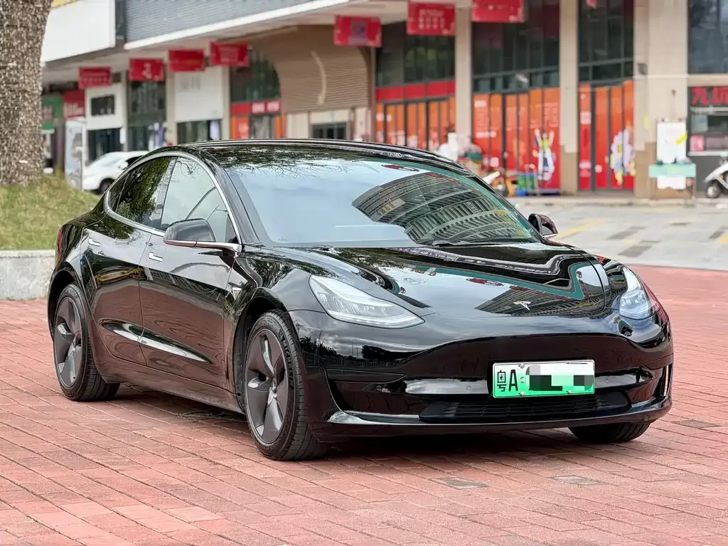 Tesla Model 3 — фото 3