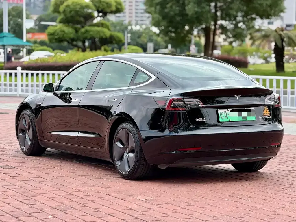 Tesla Model 3 — фото 4