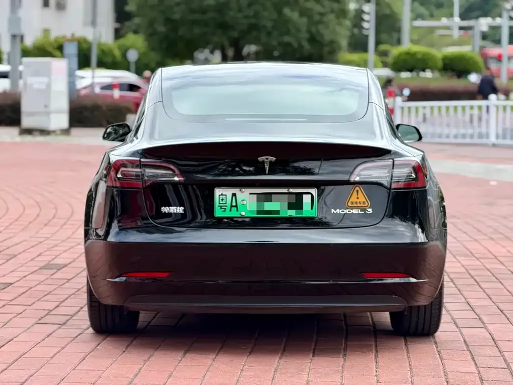 Tesla Model 3 — фото 5