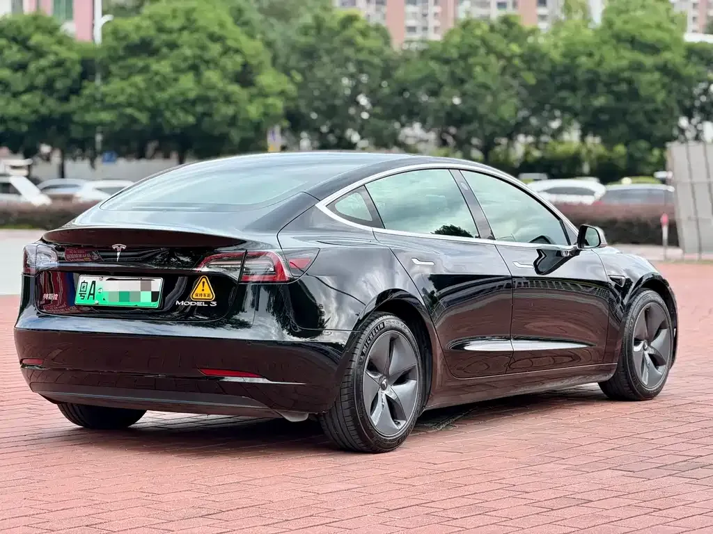 Tesla Model 3 — фото 6