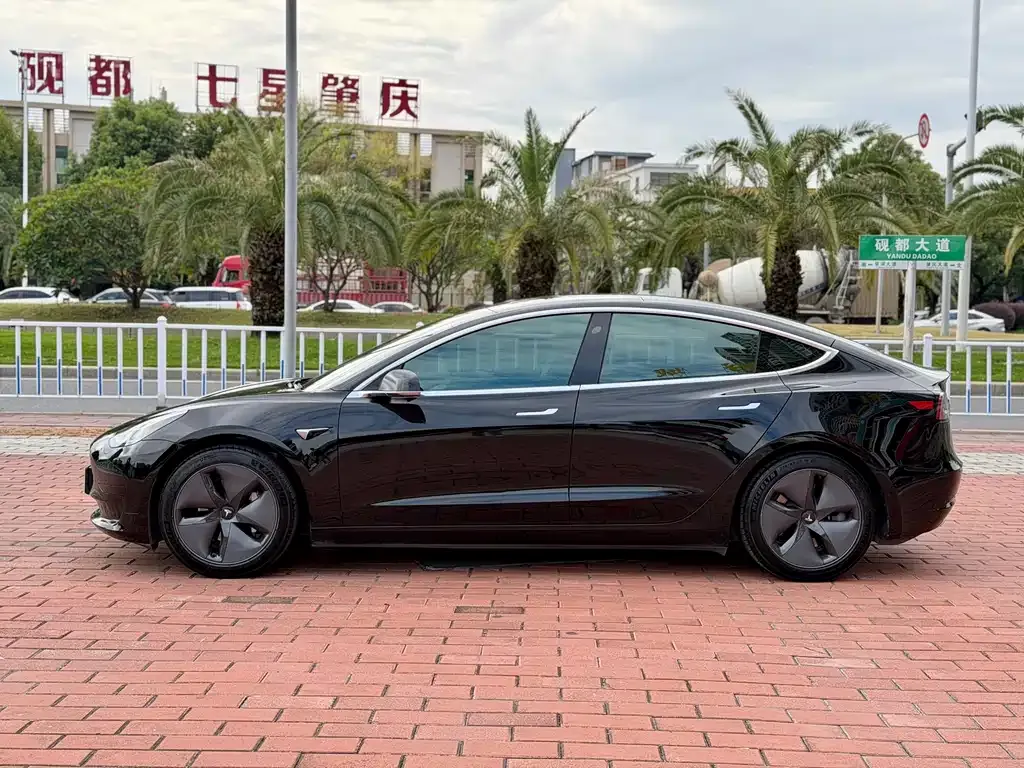Tesla Model 3 — фото 8