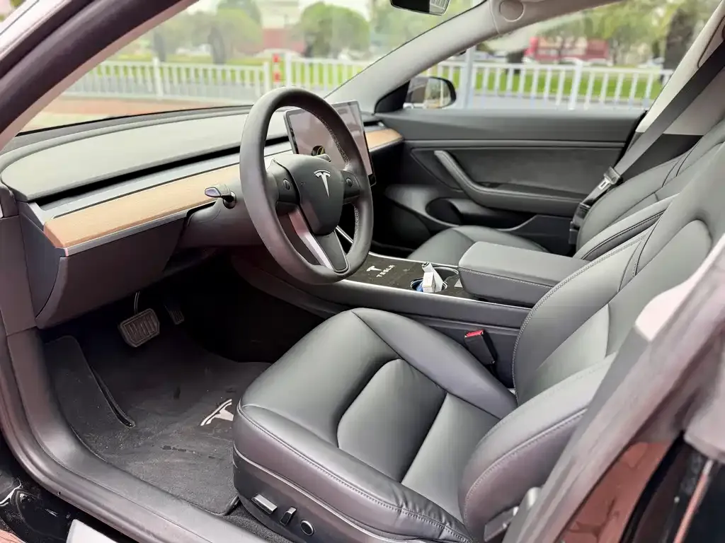 Tesla Model 3 — фото 9
