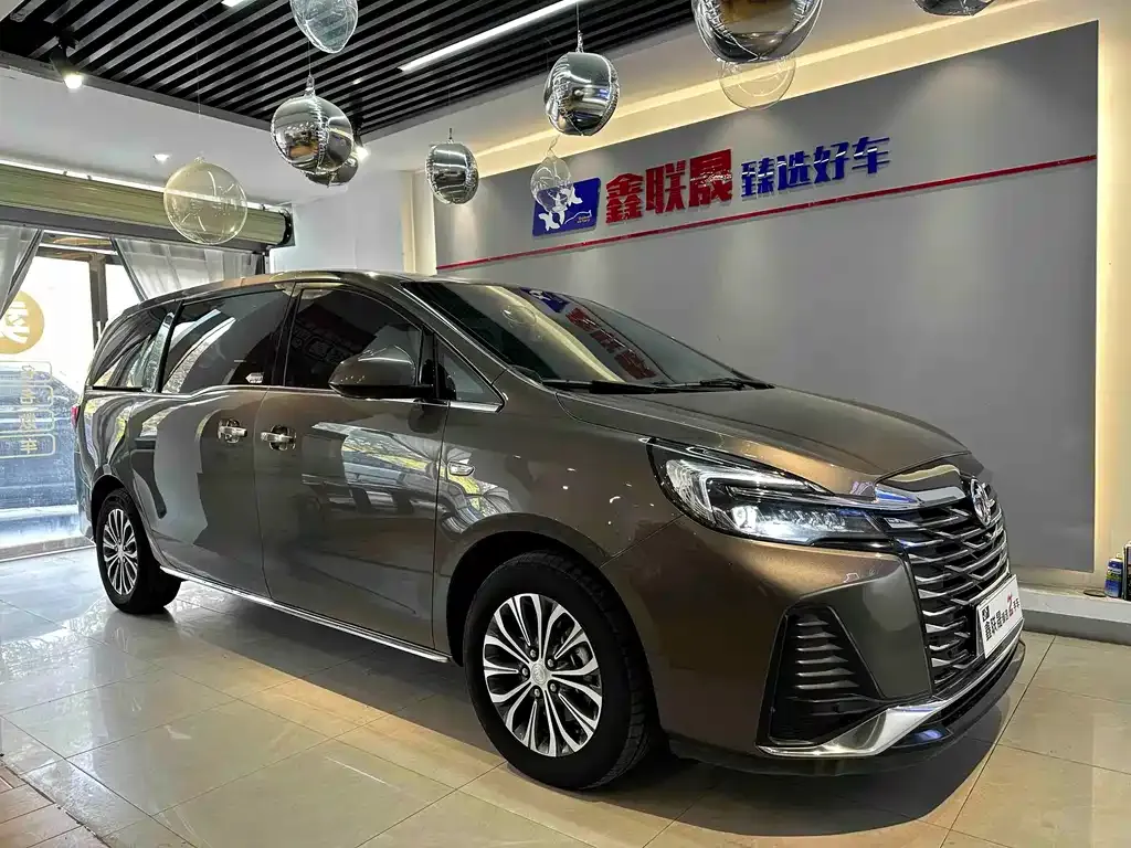 Buick GL8 2023 из CN, фото 3