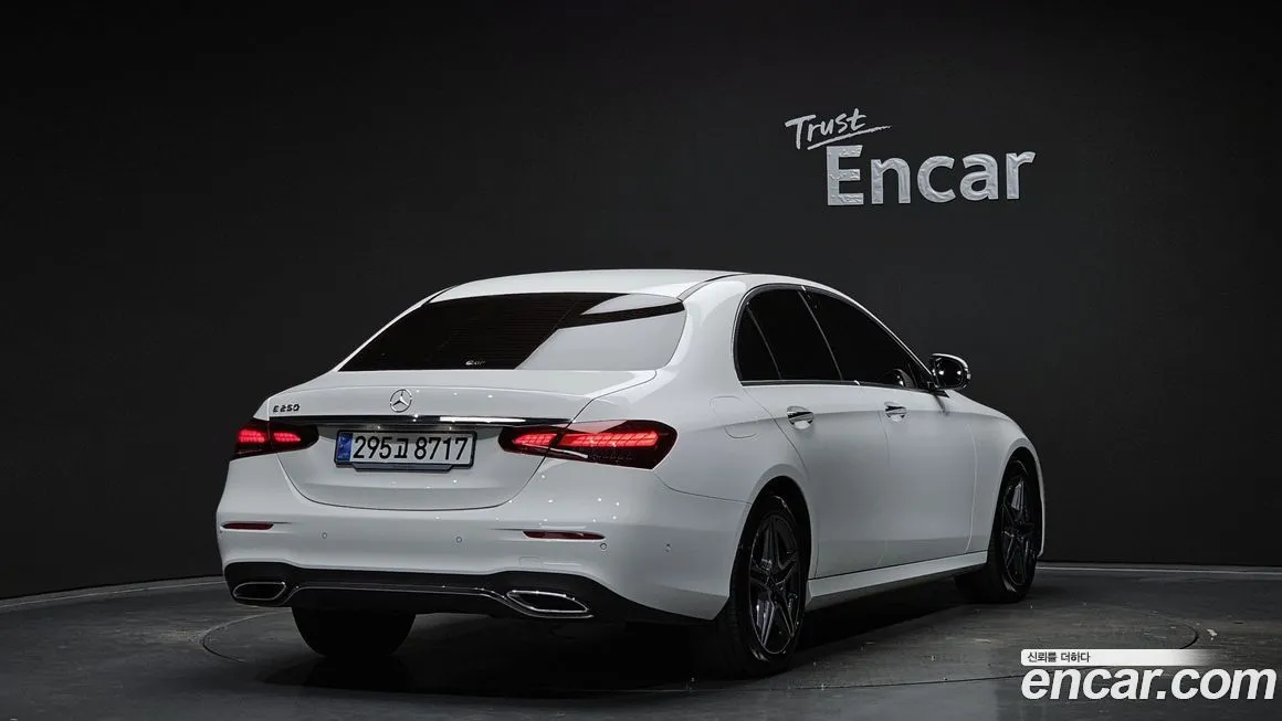 Mercedes-Benz E-Class — фото 2