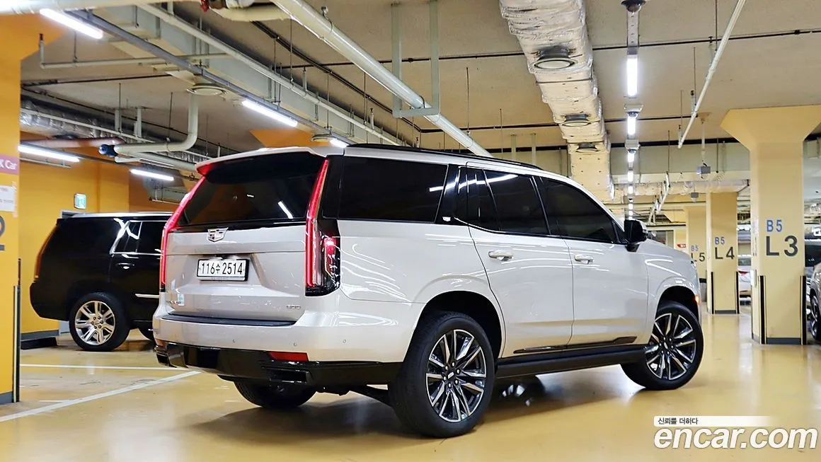 Cadillac Escalade 2023 из KR, фото 2