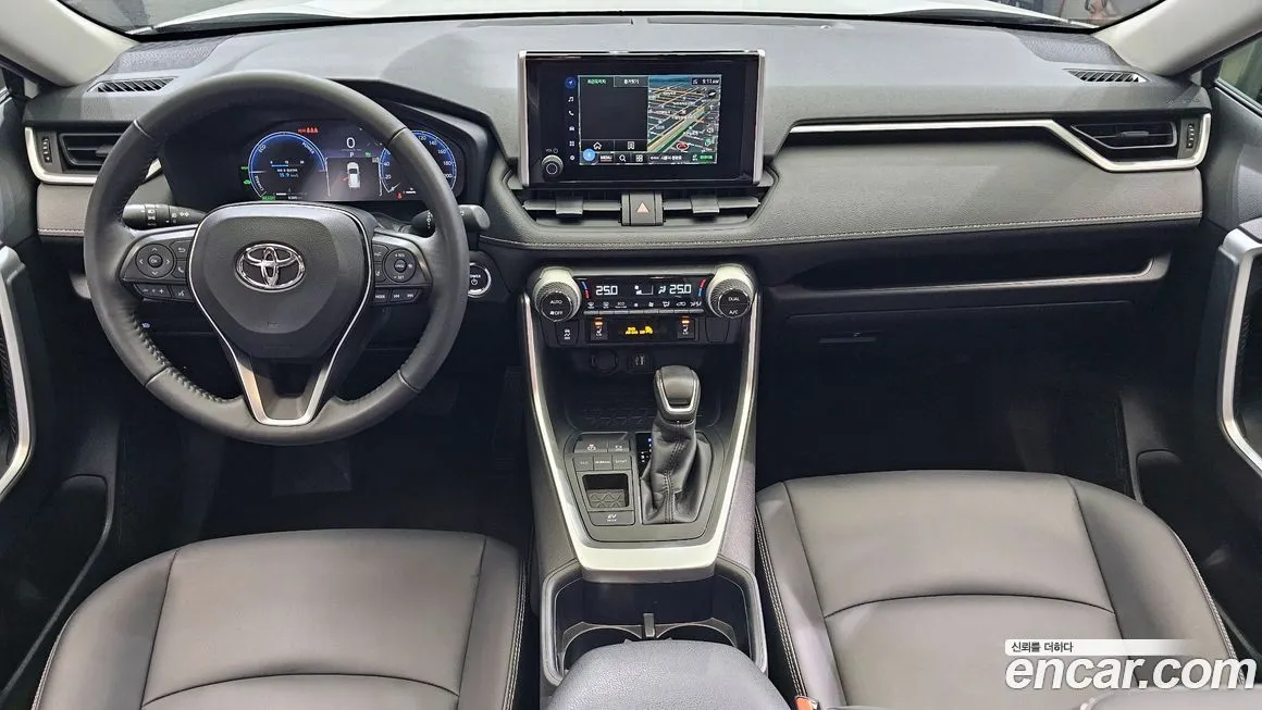 Toyota RAV4 — фото 7