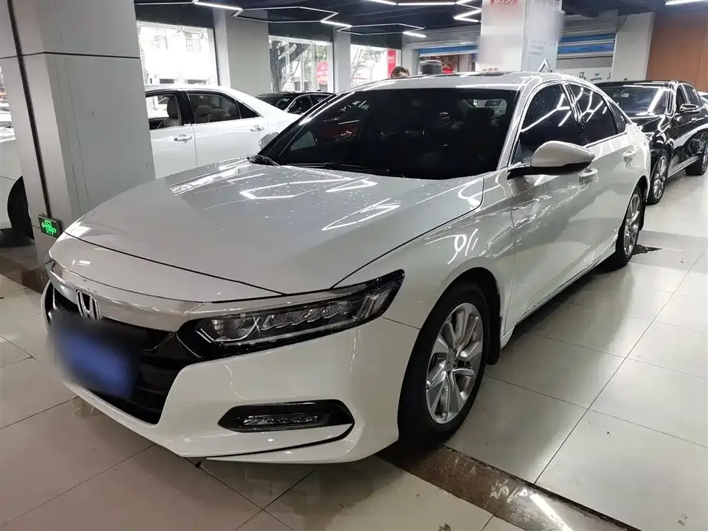 Honda Accord — фото 1
