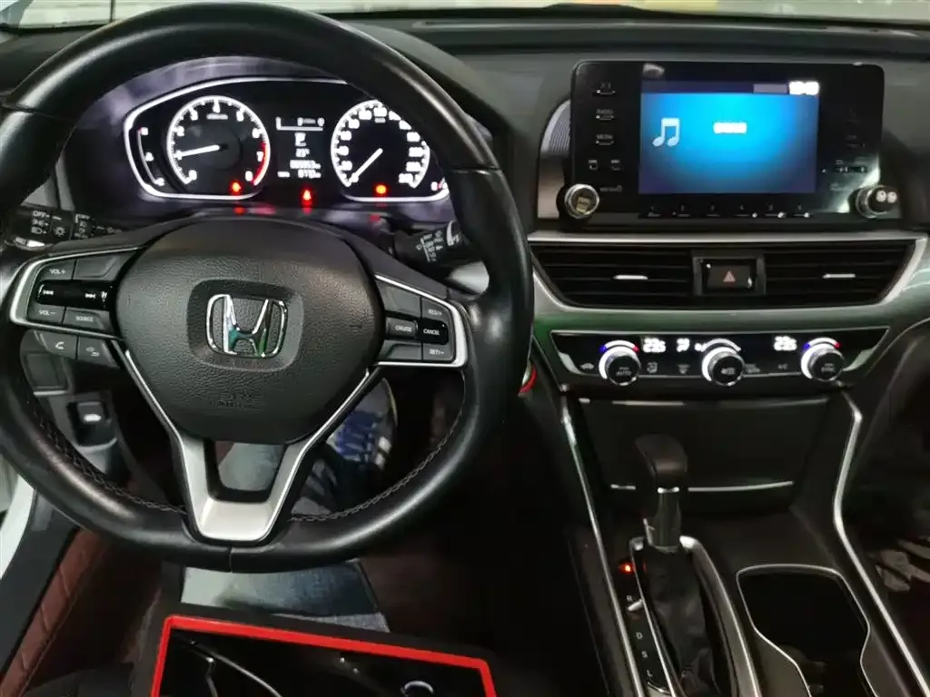 Honda Accord — фото 10