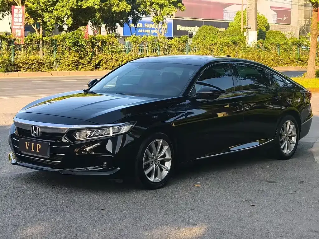 Honda Accord — фото 1