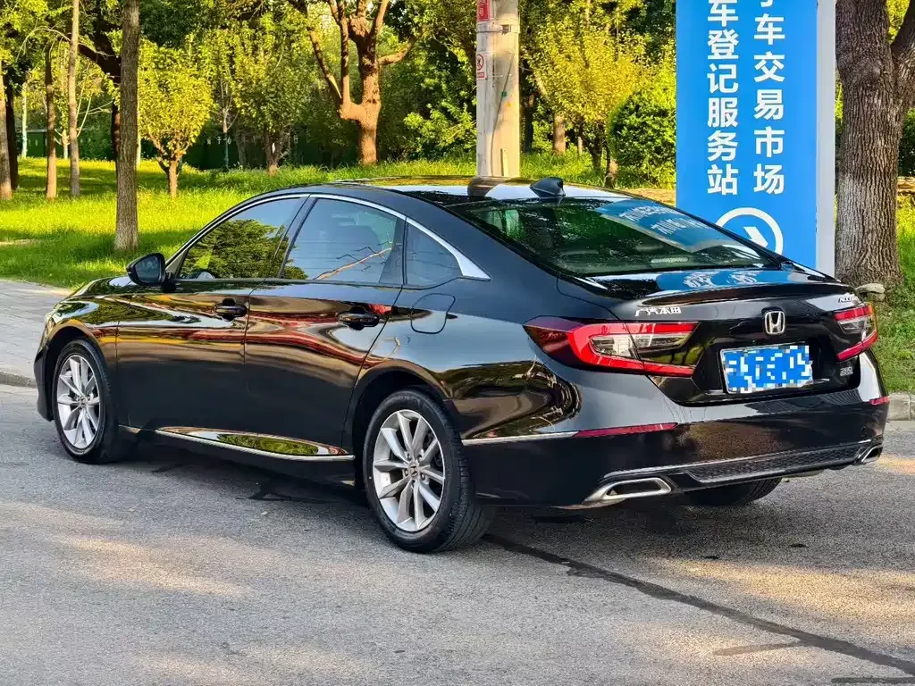 Honda Accord — фото 7
