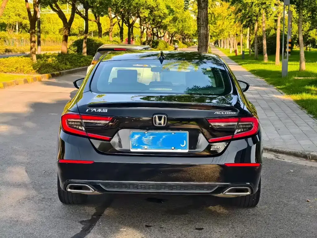 Honda Accord — фото 8