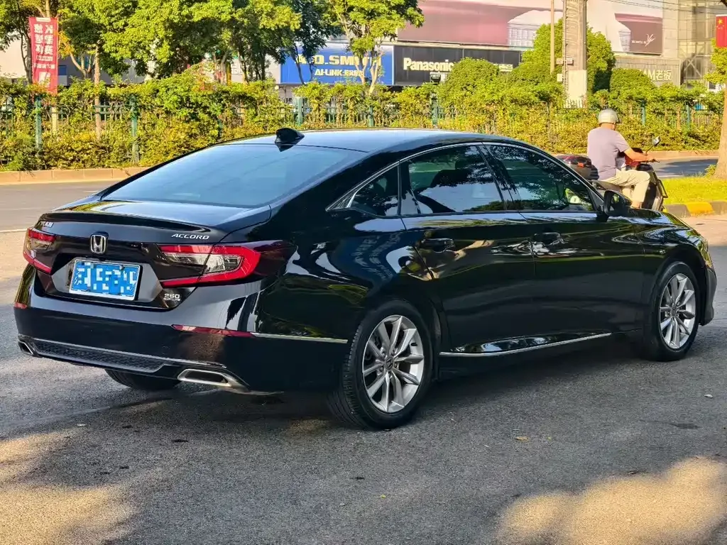 Honda Accord — фото 9