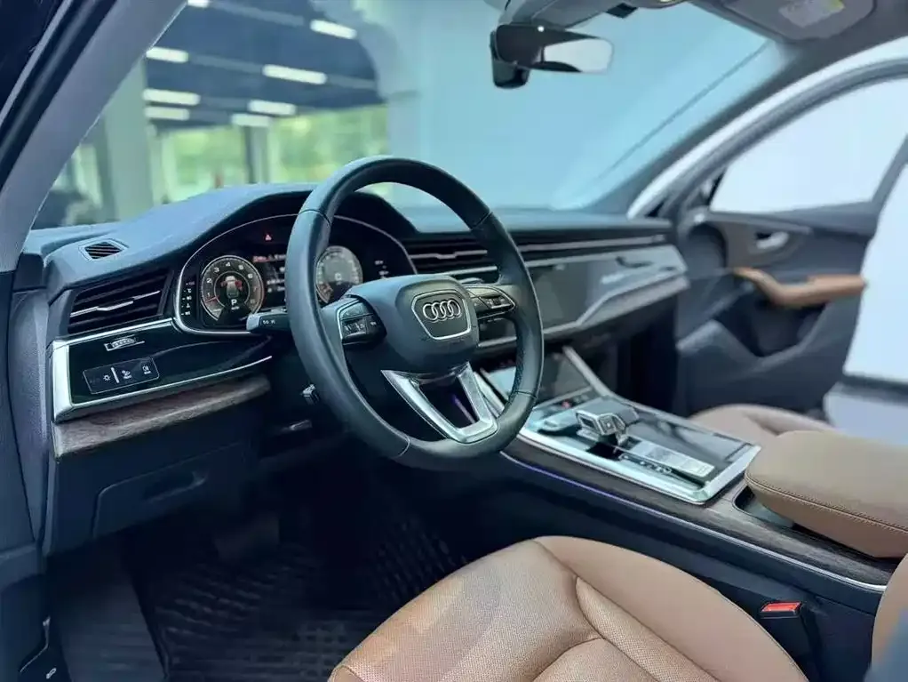 Audi Q7 2021 из CN, фото 7
