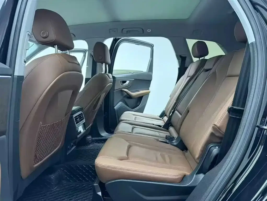 Audi Q7 2021 из CN, фото 9