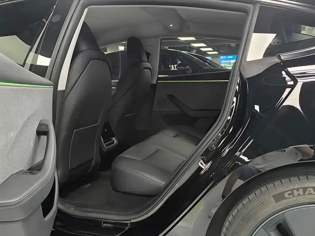 Tesla Model 3 — фото 10