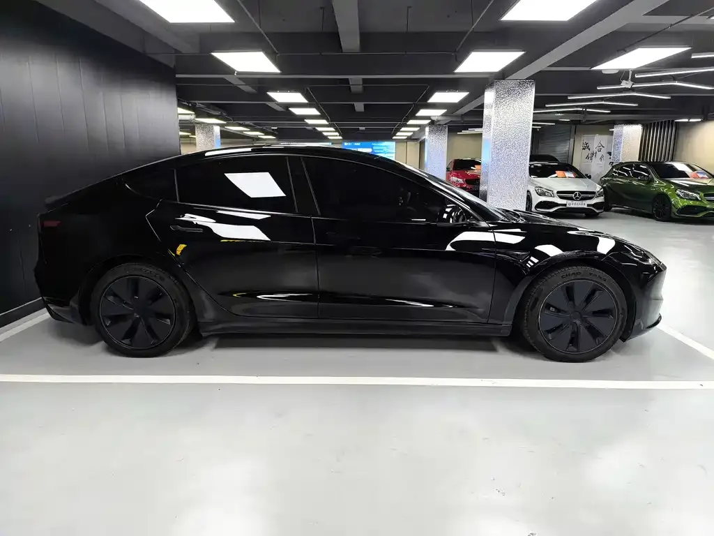Tesla Model 3 — фото 4