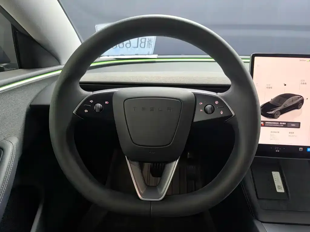 Tesla Model 3 — фото 7