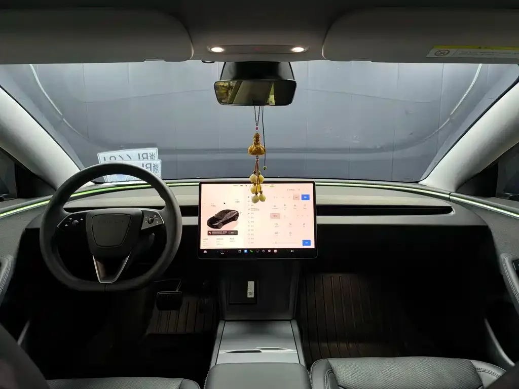 Tesla Model 3 — фото 8