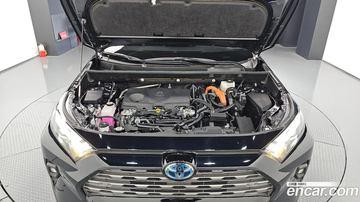 Toyota RAV4 — фото 5