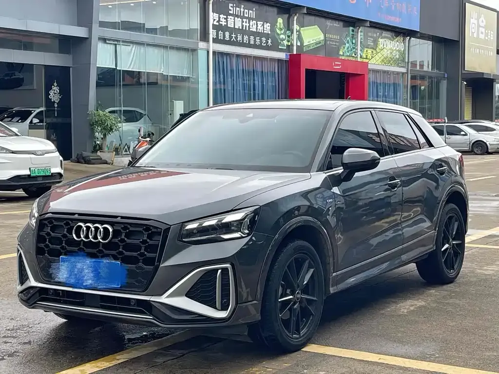 Audi Q2L 2023 из CN, фото 1