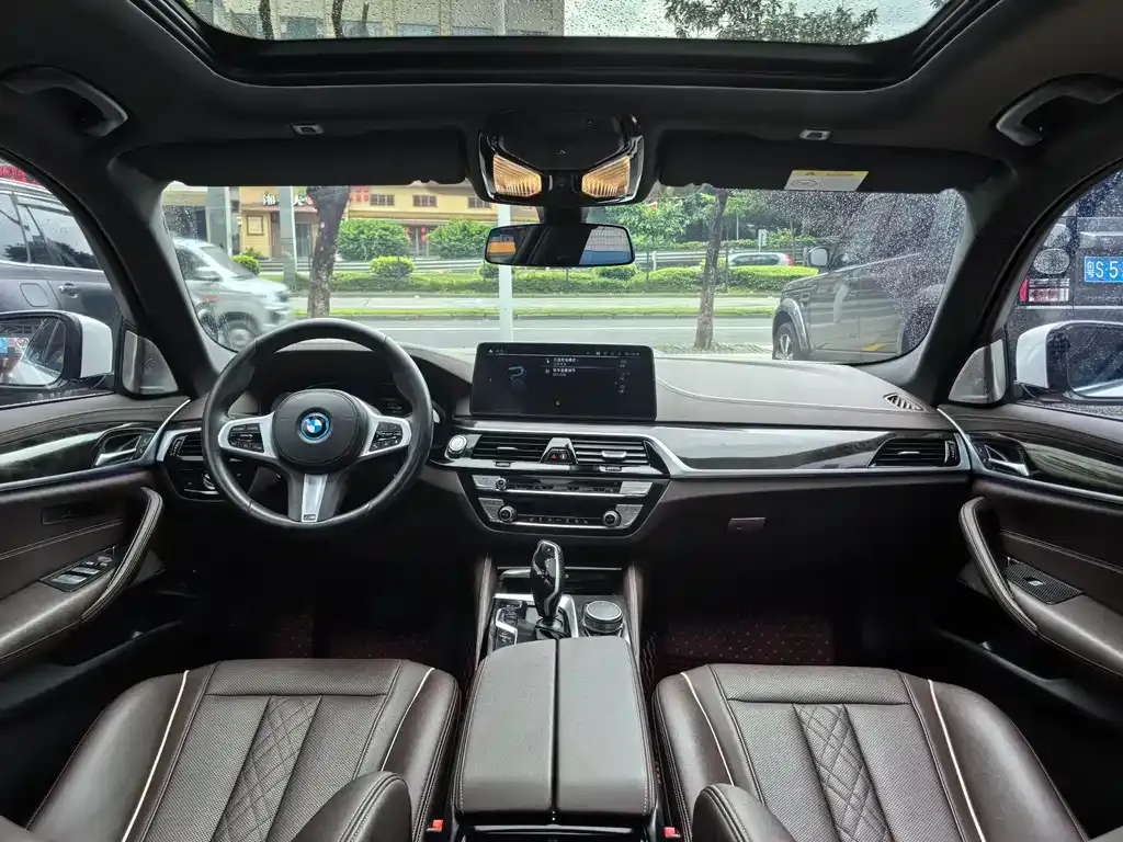 BMW 5 Series New Energy — фото 10