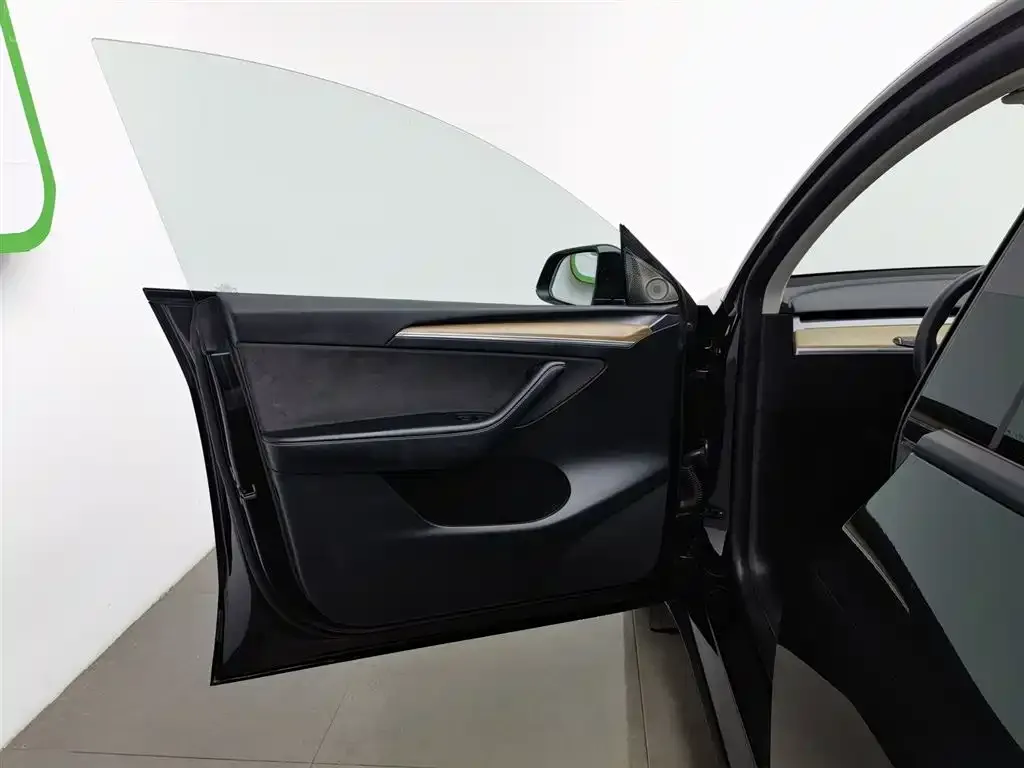 Tesla Model Y 2023 из CN, фото 8